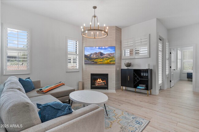 7027 N Scottsdale Rd in Paradise Valley, AZ - Building Photo - Building Photo