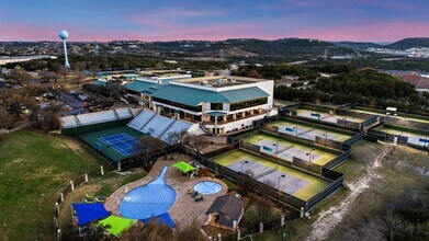 105 Birdie Dr in The Hills, TX - Building Photo - Building Photo