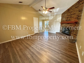 2000 Verde Dr in Glenn Heights, TX - Foto de edificio - Building Photo