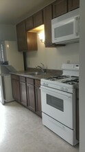 104 Thomas St in Roseville, CA - Foto de edificio - Building Photo