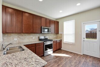 213 Cascata Way in Liberty Hill, TX - Building Photo - Building Photo