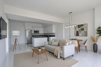 92 SW 3rd St in Miami, FL - Building Photo - Building Photo