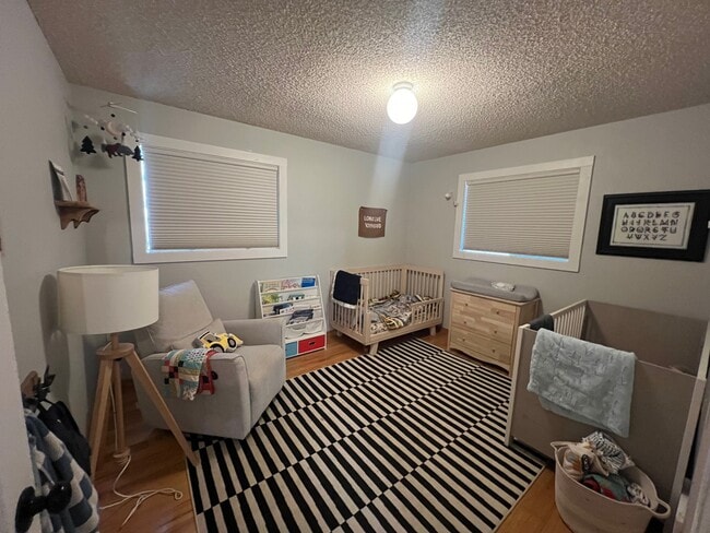 1273 Lynnewood Blvd in Klamath Falls, OR - Foto de edificio - Building Photo