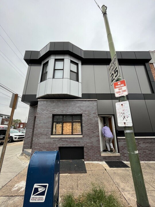 2654 S 11th St-Unit -2B in Philadelphia, PA - Building Photo