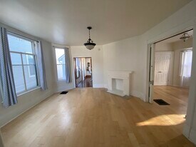 2545 N Oakland Ave, Unit 2545 in Milwaukee, WI - Building Photo