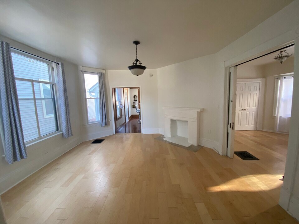 2545 N Oakland Ave, Unit 2545 in Milwaukee, WI - Building Photo