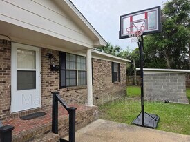 1011 Martin Luther King JR Dr in Pensacola, FL - Building Photo