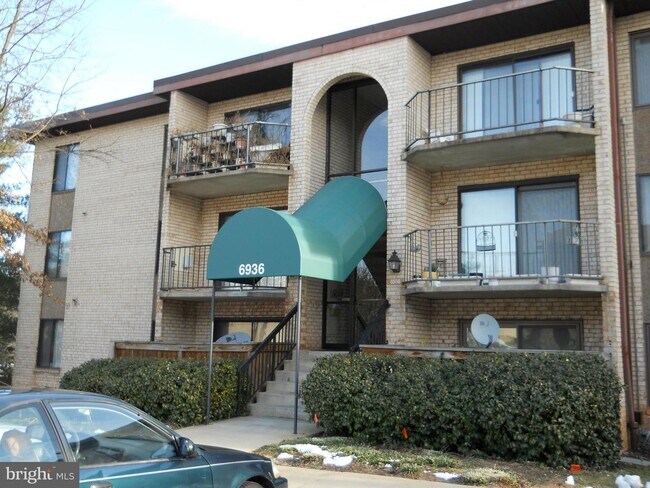 6936 Hanover Pkwy-Unit -303 in Greenbelt, MD - Building Photo - Building Photo