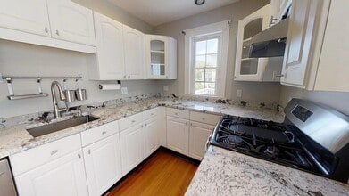 104 Emerald St in Medford, MA - Building Photo - Building Photo