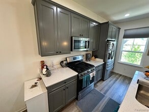 127 Monument Ln in Wixom, MI - Building Photo - Building Photo