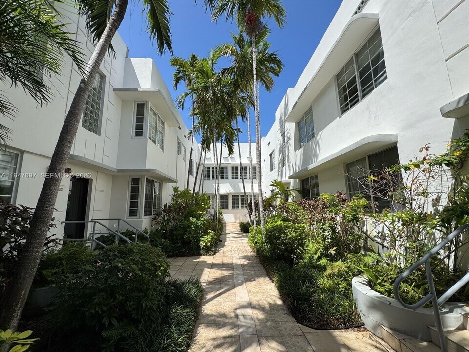 1000 Meridian Ave in Miami Beach, FL - Building Photo