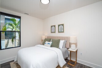 8570 Aspect Dr in San Diego, CA - Building Photo - Building Photo