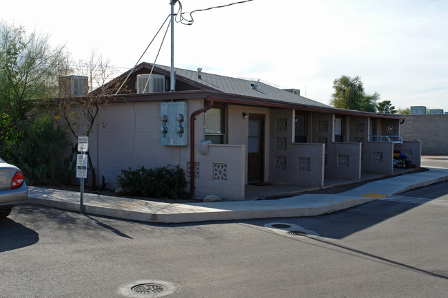 Multi Family & Excess Land in Tucson, AZ - Foto de edificio - Building Photo