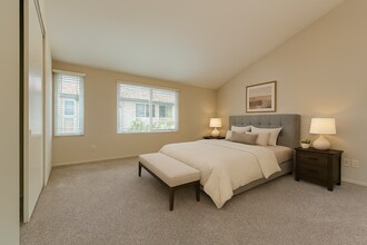 8763 Gilman Dr in San Diego, CA - Building Photo - Building Photo