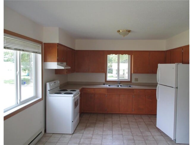 311 5th St S in Grove City, MN - Building Photo - Building Photo