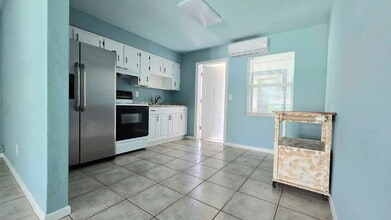 603 SE 46th Ter in Cape Coral, FL - Building Photo - Building Photo