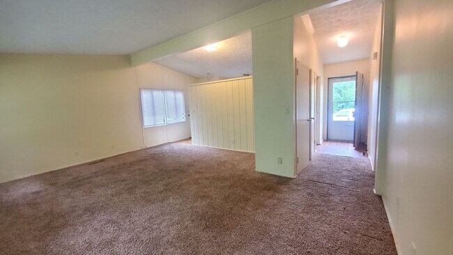203 Woods Edge in Finleyville, PA - Building Photo - Building Photo