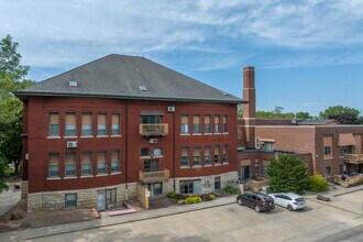 Lincoln Apartments LLC in Austin, MN - Foto de edificio - Building Photo