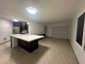 9423 Fontainebleau Blvd in Miami, FL - Building Photo - Building Photo