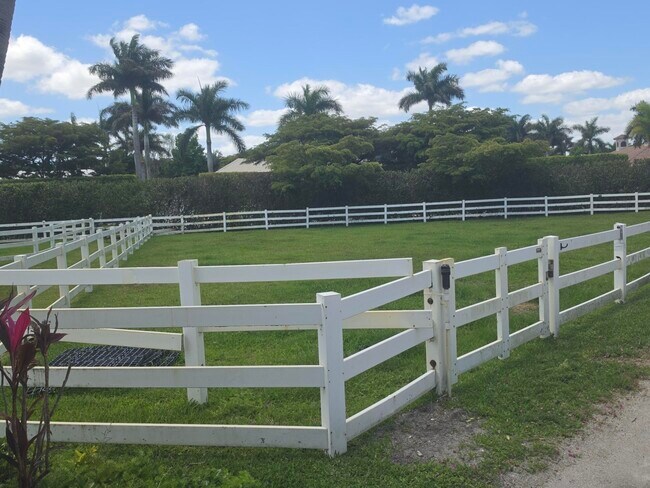 14127 Equestrian Way in Wellington, FL - Building Photo - Building Photo