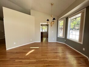 8470 W Donnybrook Dr in Boise, ID - Foto de edificio - Building Photo