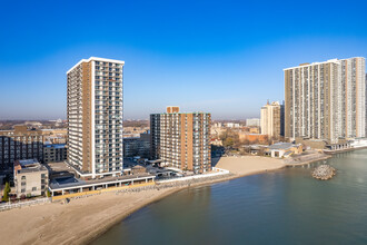 Thorndale Beach North Condominium in Chicago, IL - Building Photo - Building Photo