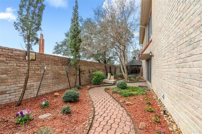 6728 Buffalo Speedway in Houston, TX - Building Photo - Building Photo