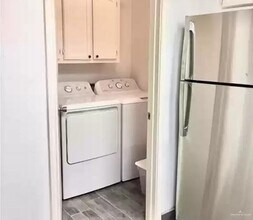 3001 Ashley Pl-Unit -3013 in Pharr, TX - Foto de edificio - Building Photo