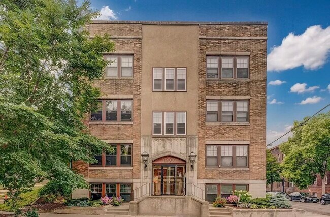 1900 Stevens Ave, Unit #35 in Minneapolis, MN - Building Photo - Building Photo