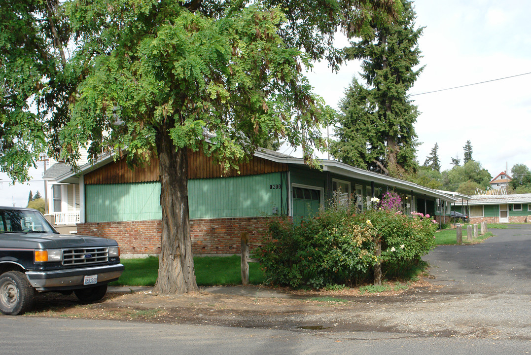 1611-1615 E North Crescent Ave in Spokane, WA - Building Photo