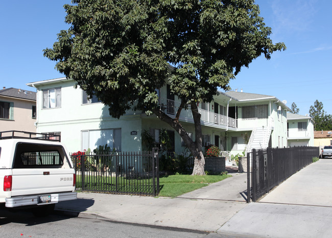 2625 Pine Pl in South Gate, CA - Foto de edificio - Building Photo