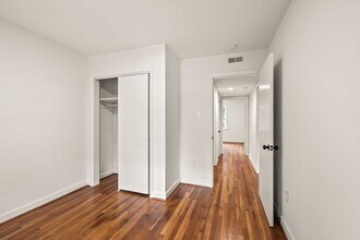 1640 W Northwest Blvd in Winston-Salem, NC - Foto de edificio - Building Photo