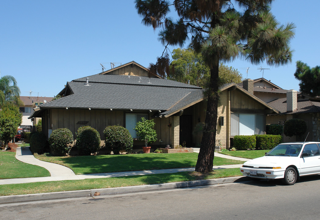 5531 Cross Dr in Huntington Beach, CA - Building Photo