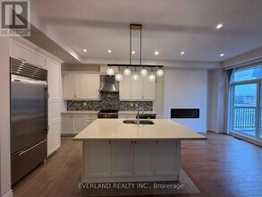 4 Creekvalley Ln in Markham, ON - Building Photo - Building Photo