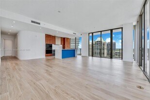 2678 Tigertail Ave, Unit 1501 in Miami, FL - Building Photo