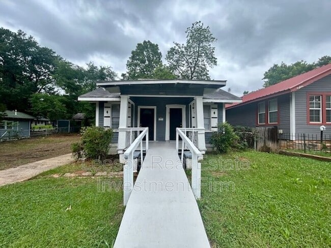 property at 3022 Lillian St