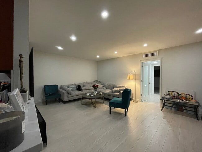 property at 5328 Newcastle Ave