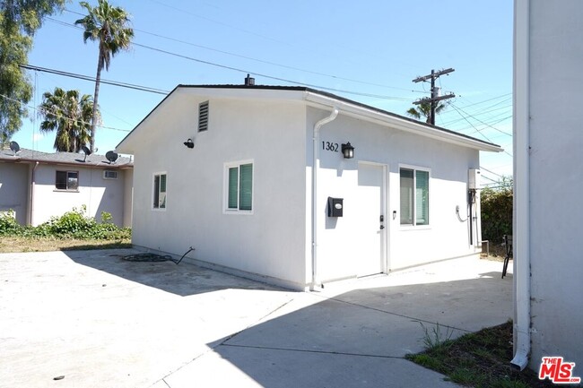 1362 Ridgeley Dr in Los Angeles, CA - Foto de edificio - Building Photo