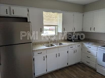 property at 1608 W 24th Terrace S
