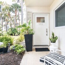 1056 Forest Lakes Dr in Naples, FL - Building Photo - Building Photo