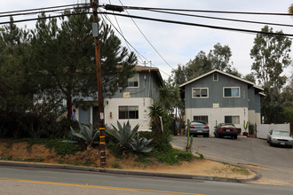 2157 S Santa Fe Ave in Vista, CA - Building Photo - Building Photo