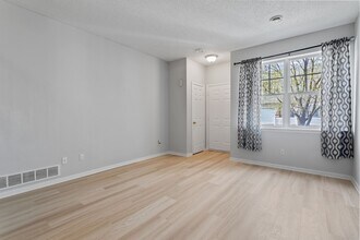9105 Holly Ln N in Maple Grove, MN - Building Photo - Building Photo