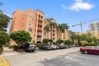 19601 E Country Club Dr, Unit 7203 in Miami, FL - Building Photo - Building Photo