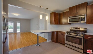 1012 Frederick St in Los Angeles, CA - Building Photo - Building Photo