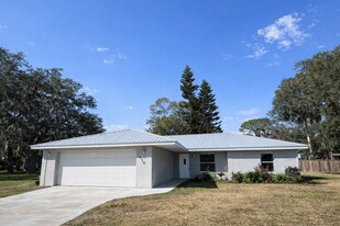 1630 Needle Palm Dr in Edgewater, FL - Building Photo
