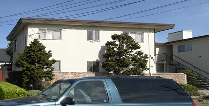 Howard Apartments in San Leandro, CA - Building Photo - Building Photo