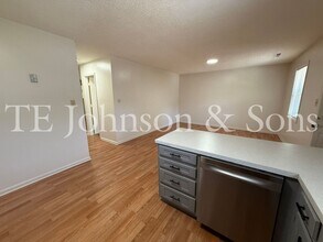1506 Oakshire Ct in Winston-Salem, NC - Building Photo - Building Photo