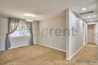 17465 NW Carl Ct in Portland, OR - Building Photo - Building Photo