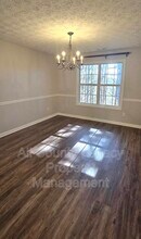 605 Castlebrooke Dr SE in Lawrenceville, GA - Building Photo - Building Photo