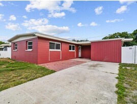 7704 Patrician Pl in Tampa, FL - Building Photo